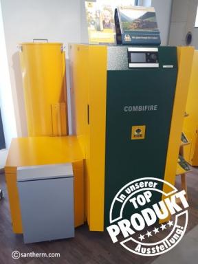 Zu sehen ist ein KWB Kombi Kessel  in der SanTHERM Ausstellung